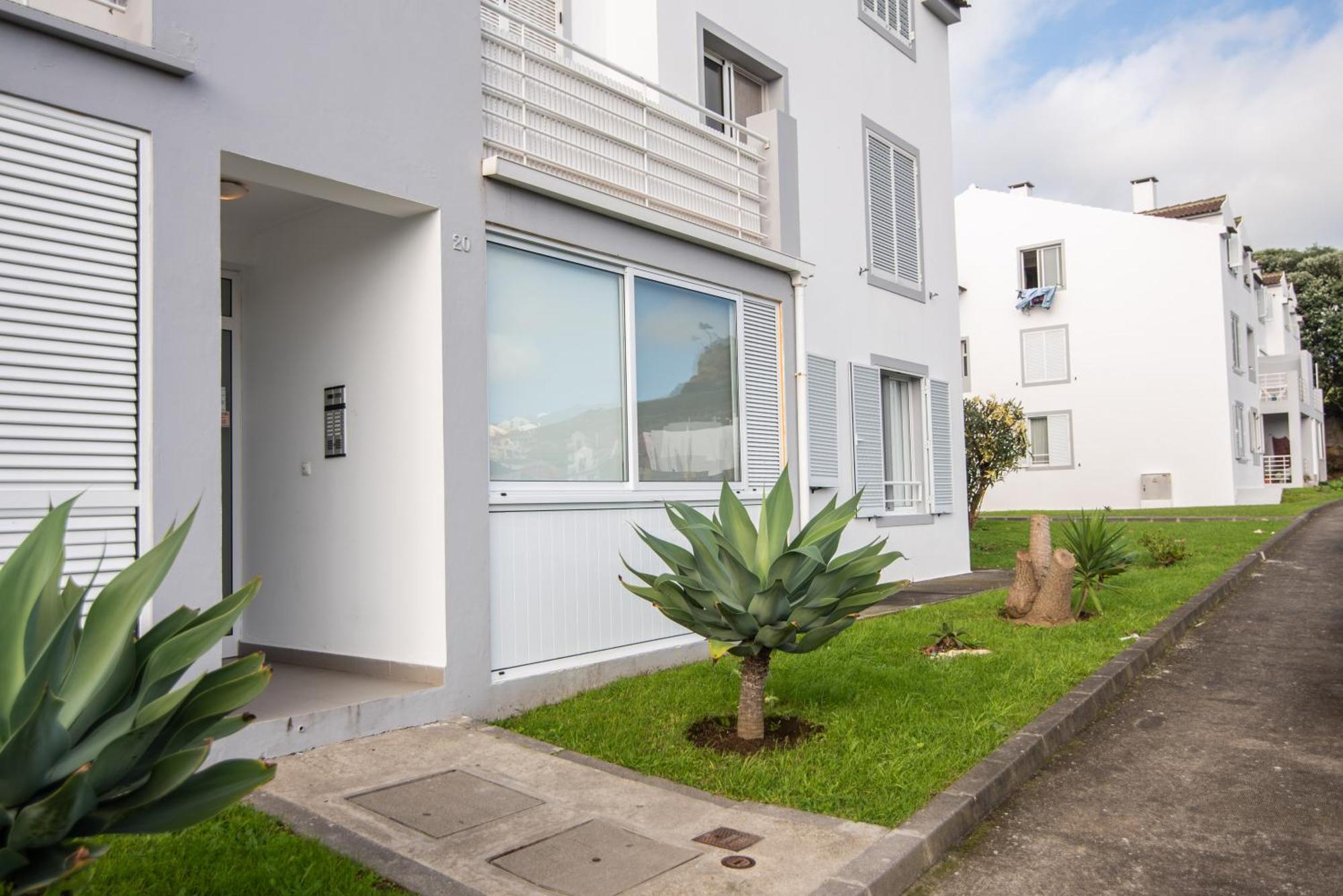 P&H Holiday Beach Apt Ponta Delgada Esterno foto